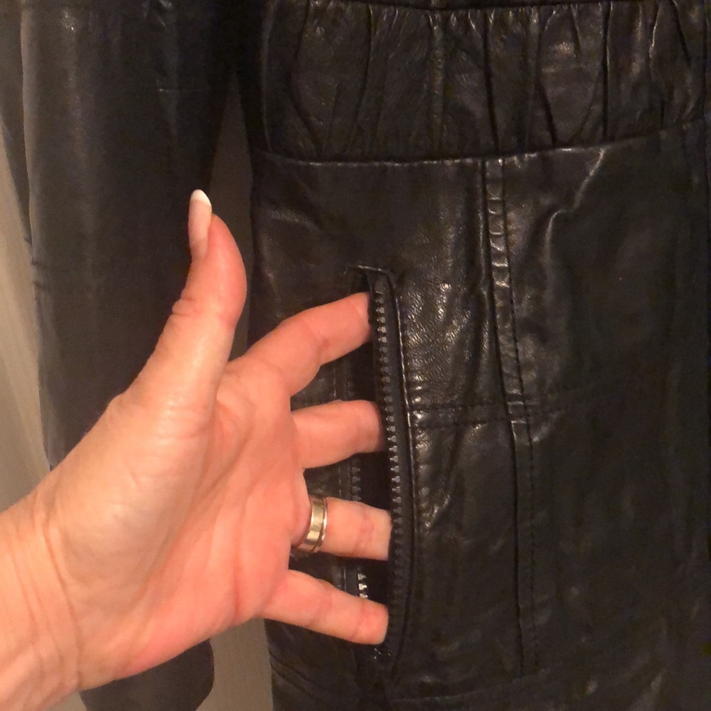 Ladies Black leather coat by Danier. EUC  Size SM   Fully thinsulate lining. - Picture 5 of 9